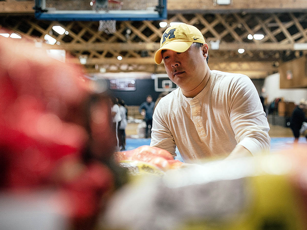 Volunteer Packing Food