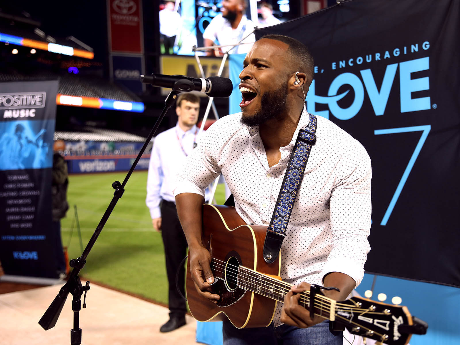 Freddy Washington Performing at Mets Faith & Family Day